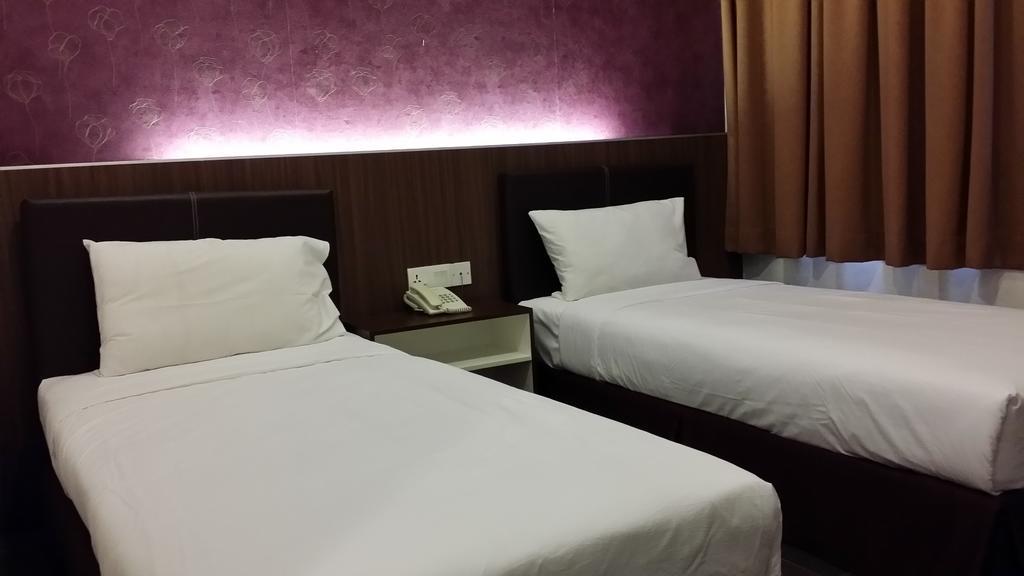 Blueberry Inn Miri Room photo