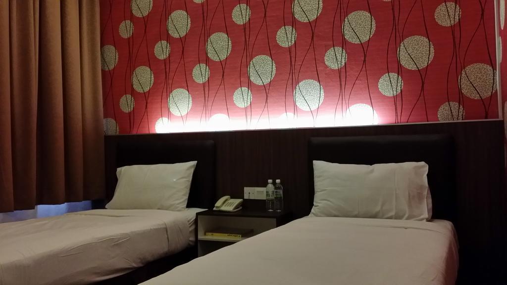 Blueberry Inn Miri Room photo